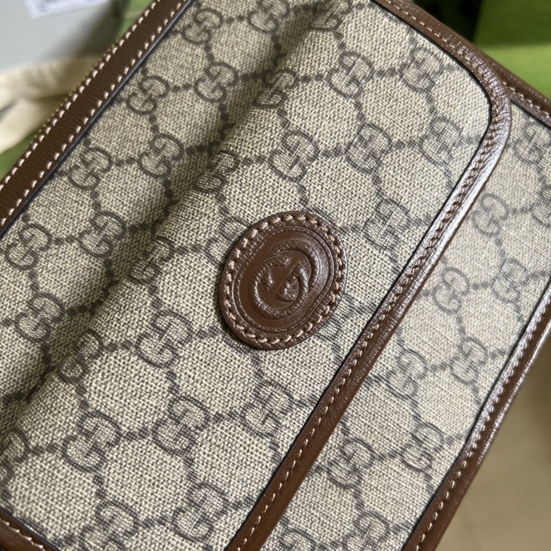 G*u*i messenger bag with interlocking g