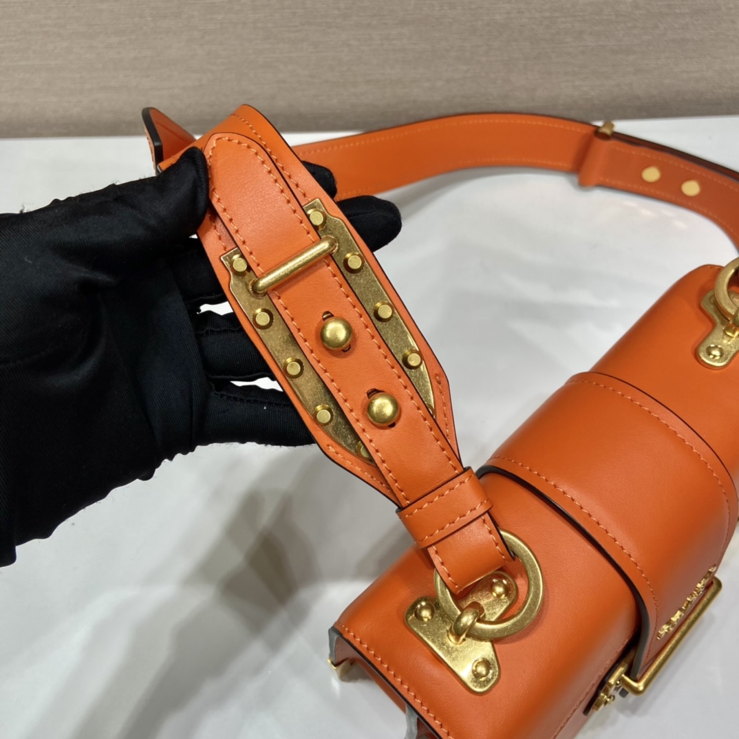 Pra*a cahier leather bag
