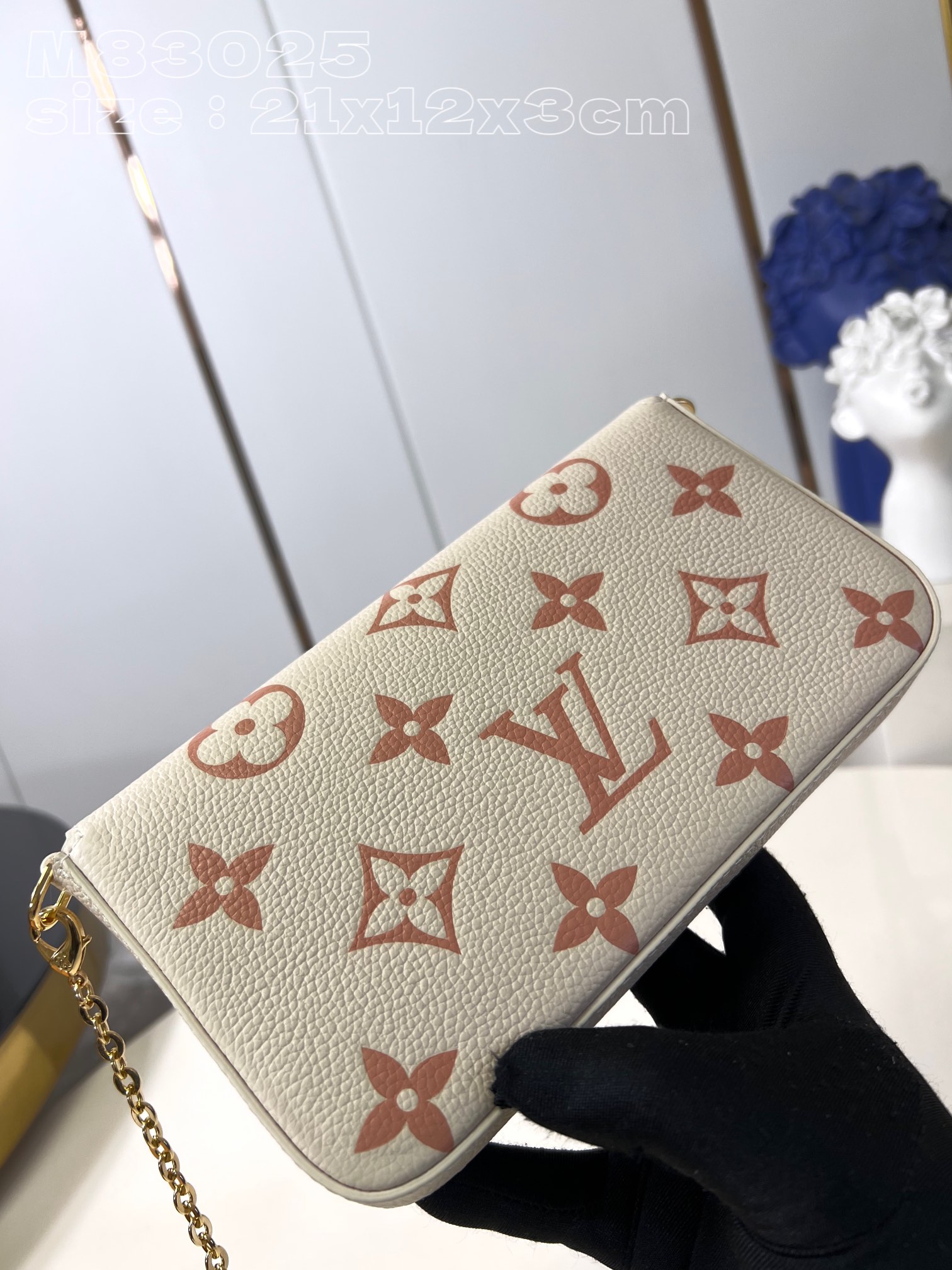 l**is V*t*n félicie pochette