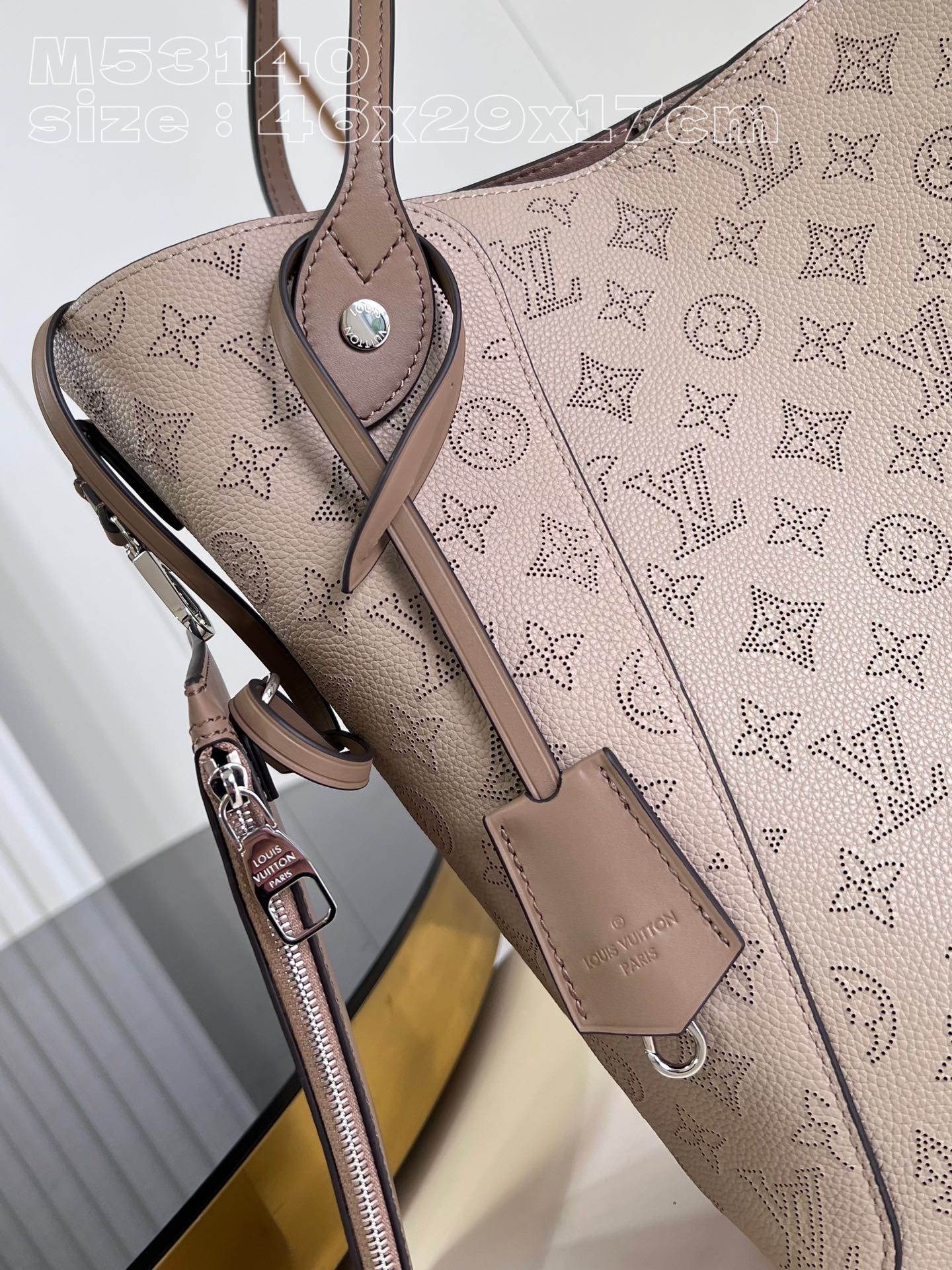 l**is V*t*n hina medium handbag