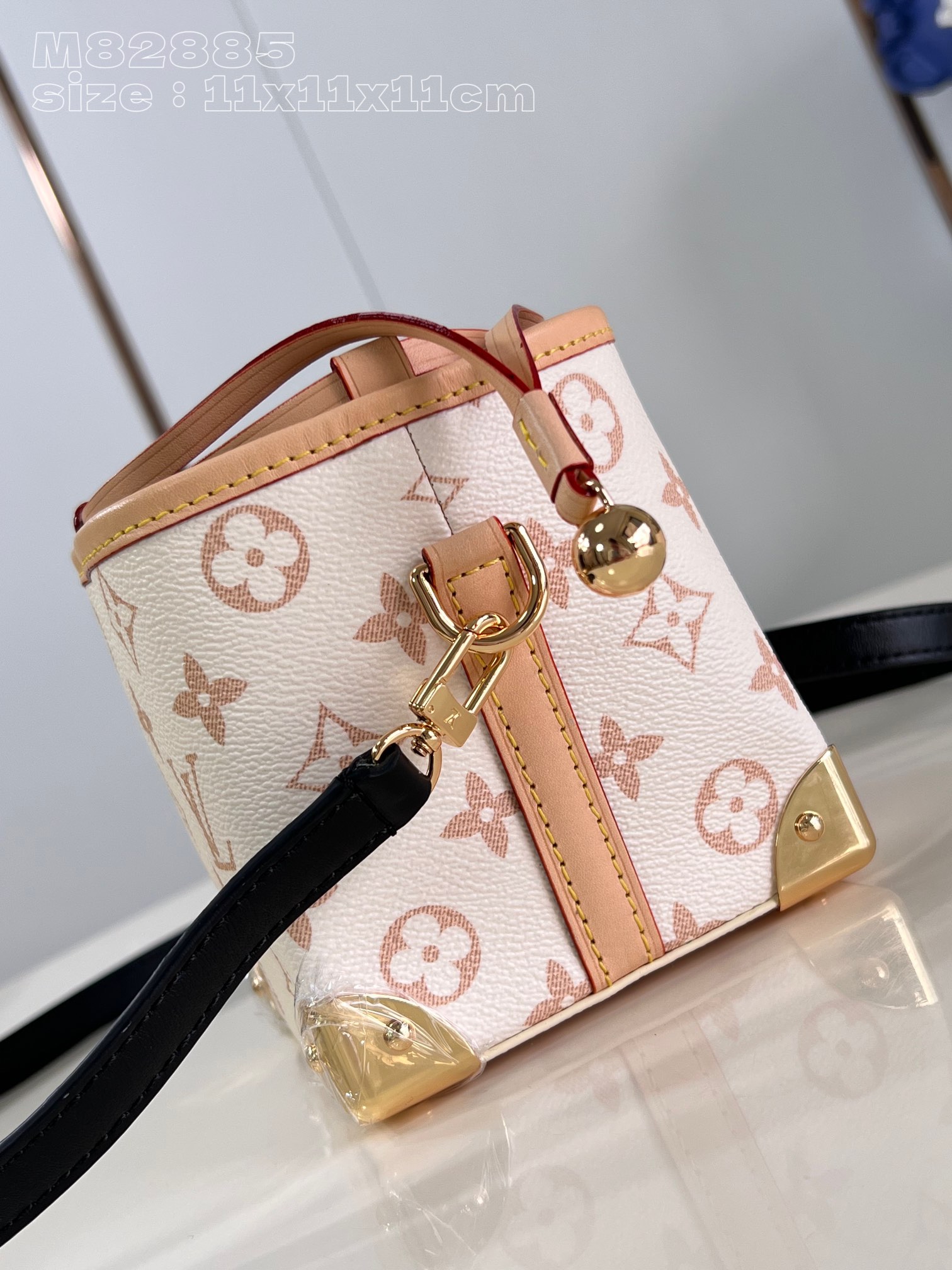l**is V*t*n noé purse lv charms