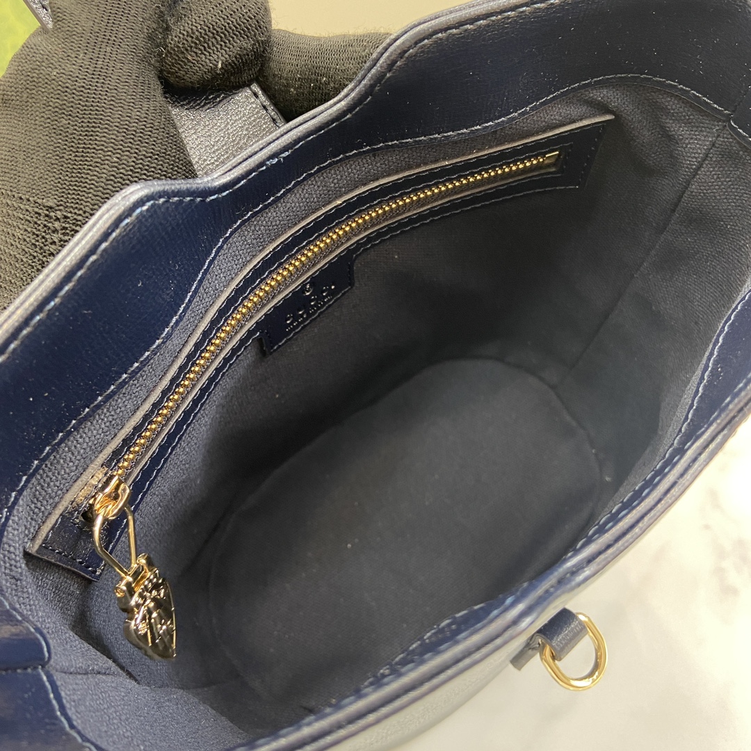 G*u*i mini bucket shoulder bag