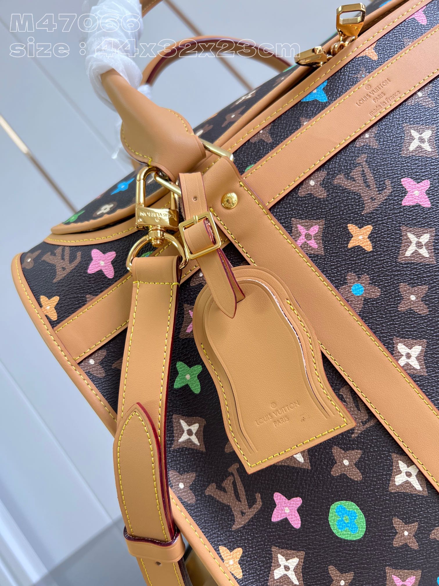 l**is V*t*n dog bag