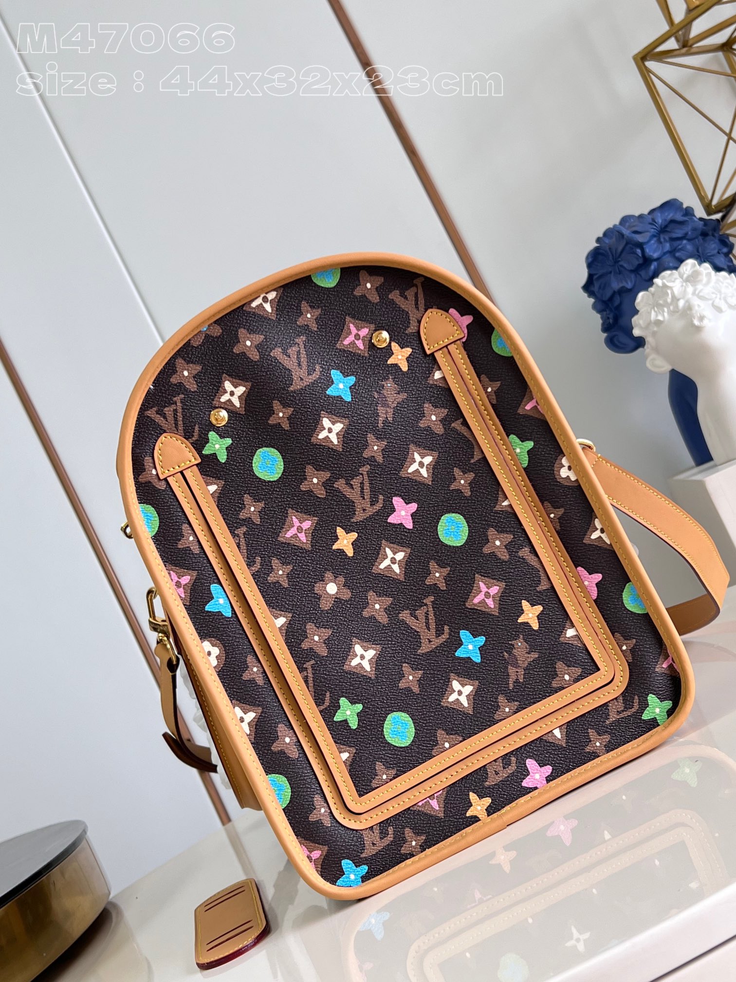 l**is V*t*n dog bag