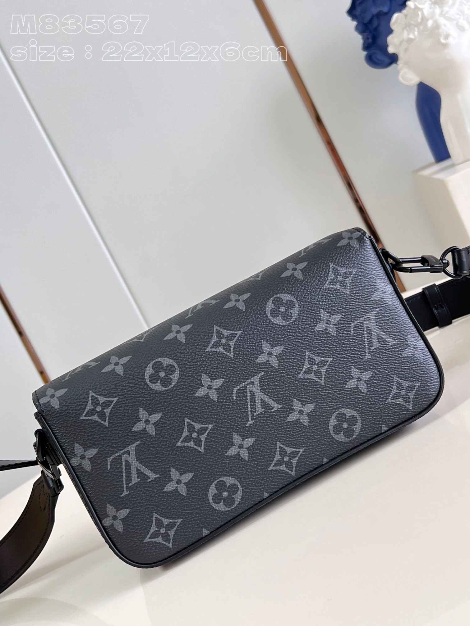l**is V*t*n montsouris wearable wallet