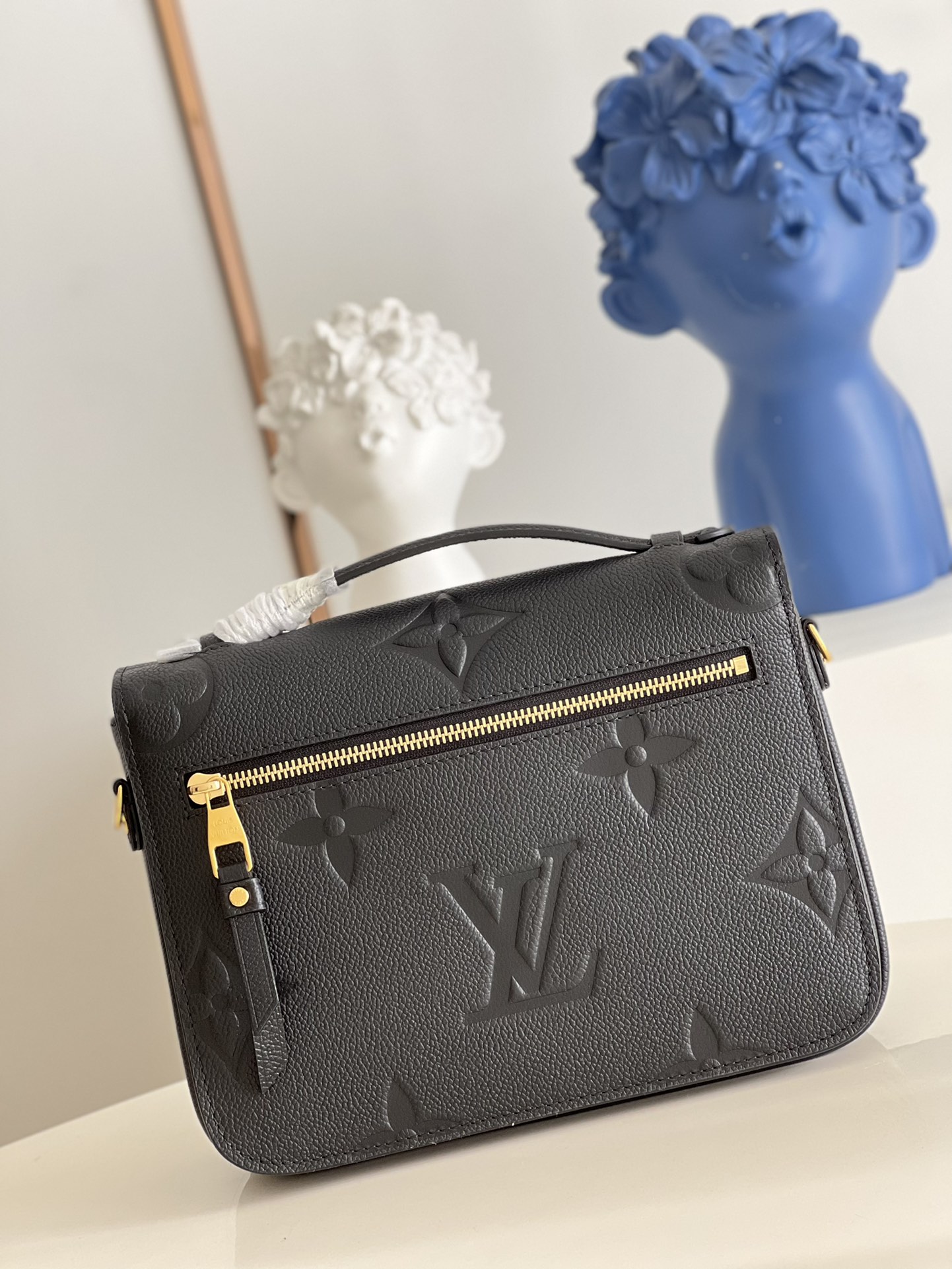 l**is V*t*n pochette metis bag