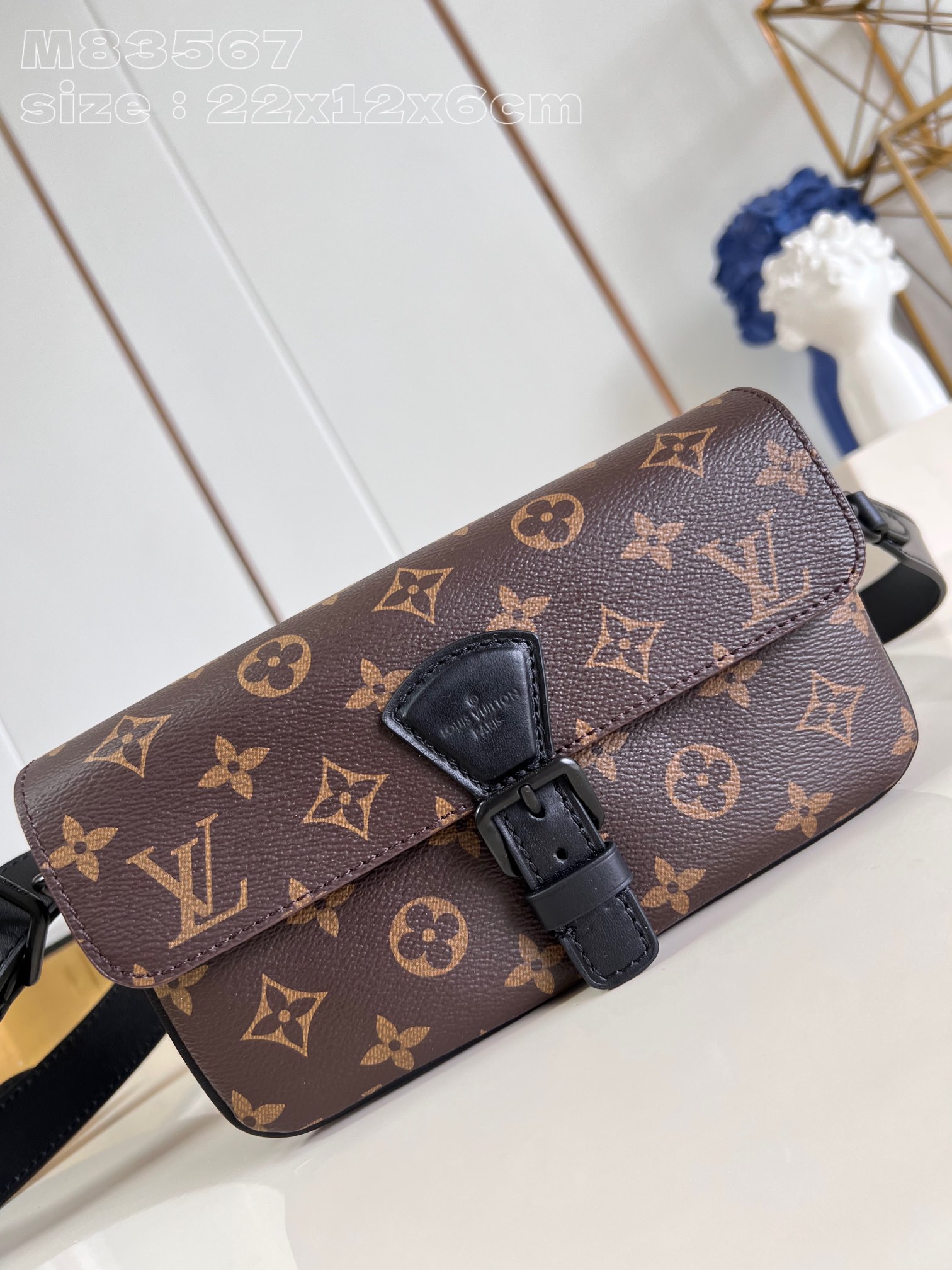 l**is V*t*n montsouris wearable wallet