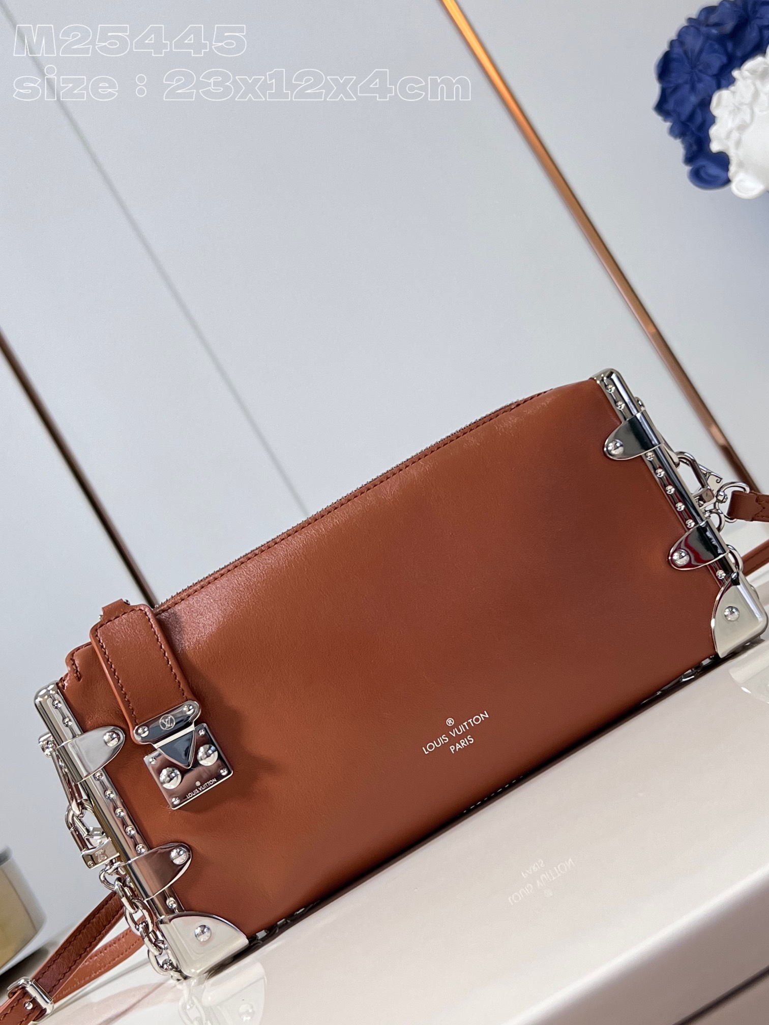 l**is V*t*n slim trunk handbag
