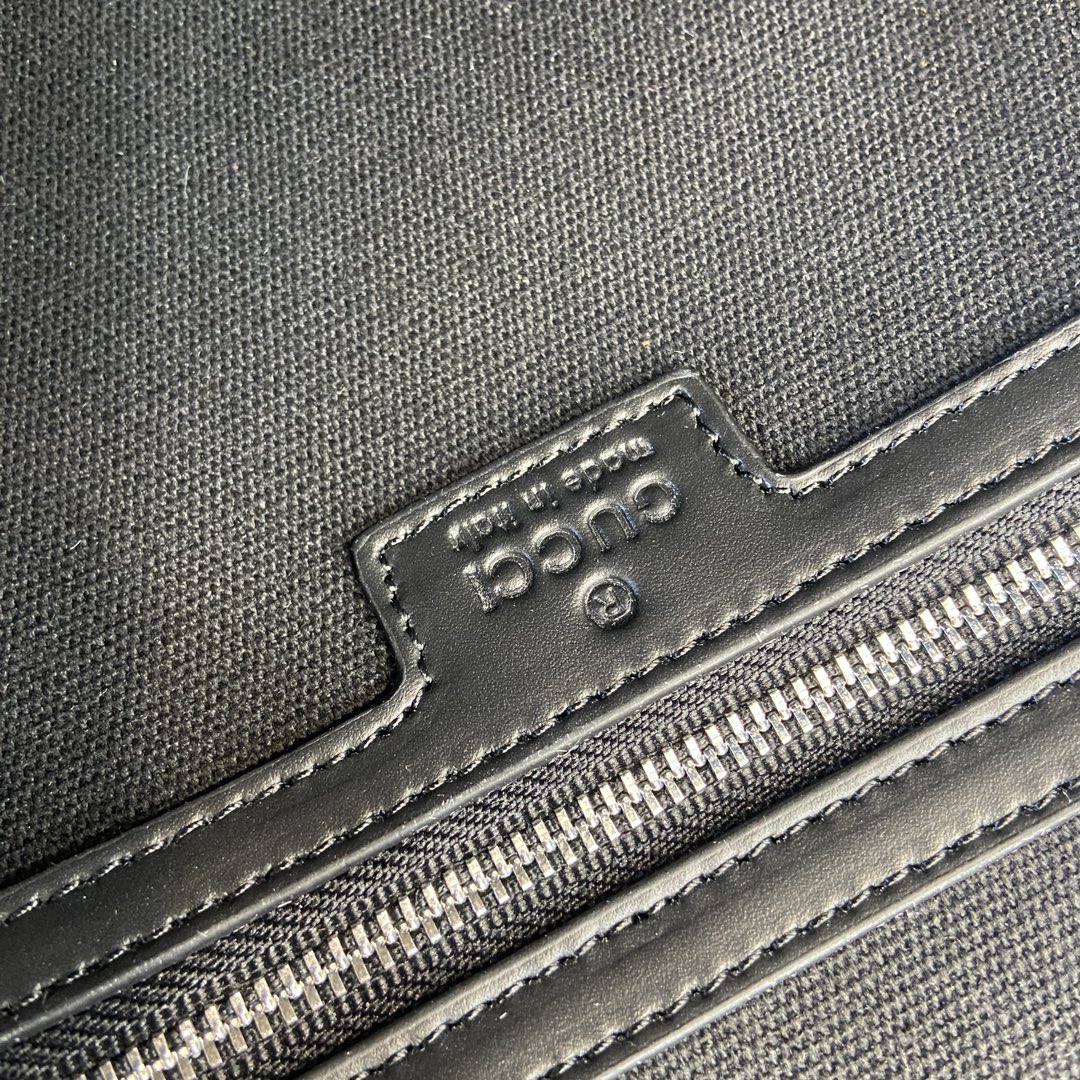 G*u*i gg duffle bag
